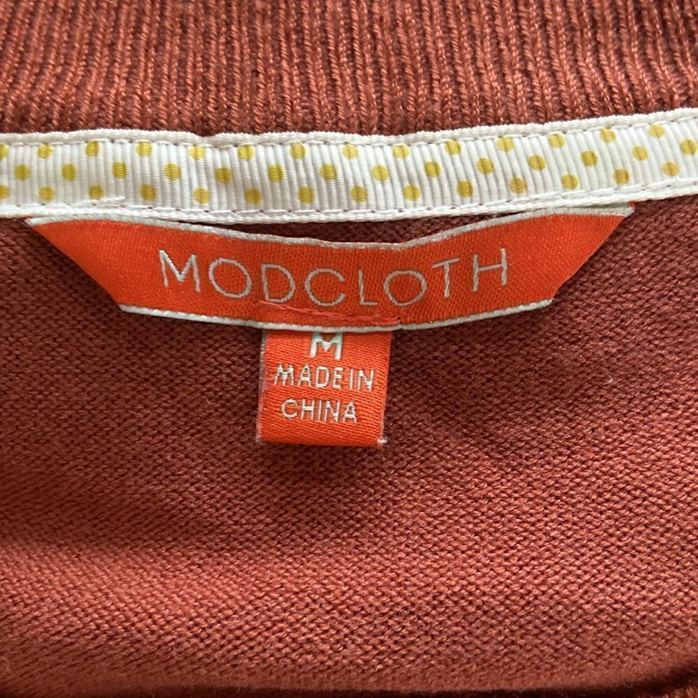 Modcloth Rust Orange 3/4 Sleeve Knit Button Shoulder Sweater Size Medium - Picture 8 of 10